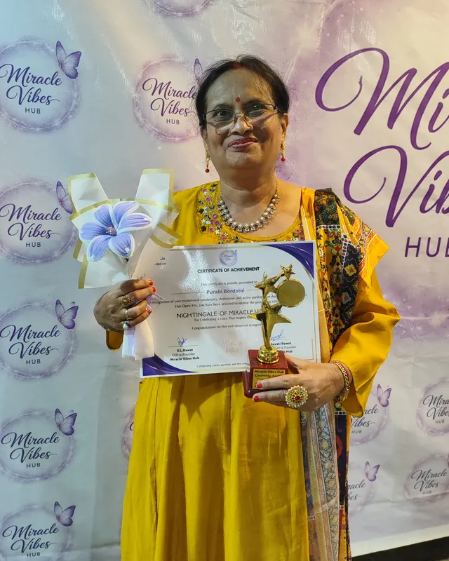 Purabi Bordoloi holding a certificate and trophy